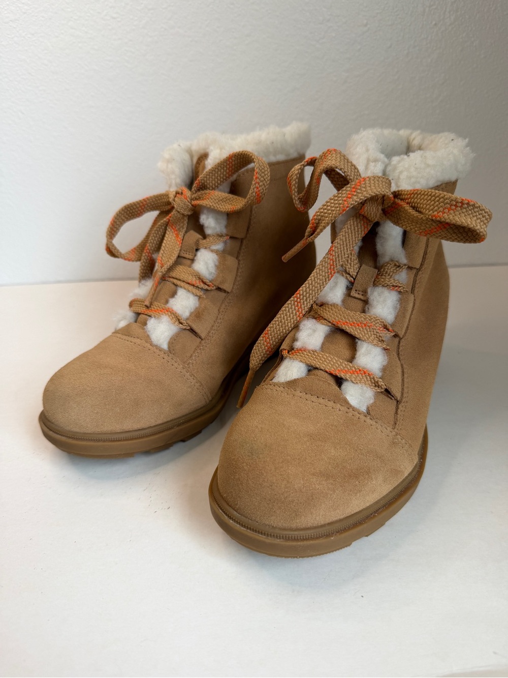 Sorel Eviell Cozy Tan Suede Sherpa Hidden Wedge Boot Size 8